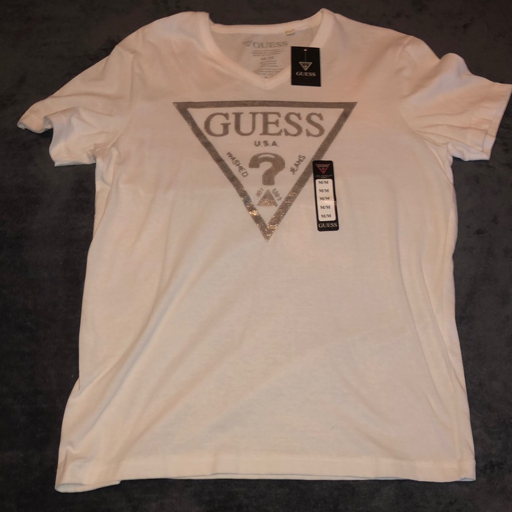 NWT GUESS LOGO TEE